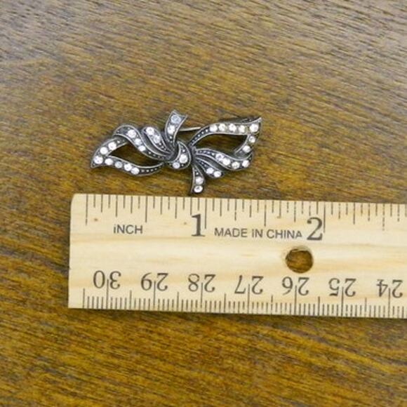 Small Sweater Pin Sterling Marcasite and Rhinestone Crystals - Picture 7 of 7